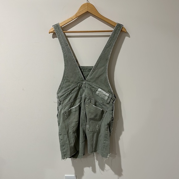 • One Teaspoon • Holligan Overalls Pale Green 25 Shorts Distressed Women’s - Picture 4 of 5